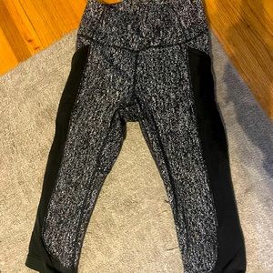 Lululemon 3/4 length leggings, black and white speck with side pockets